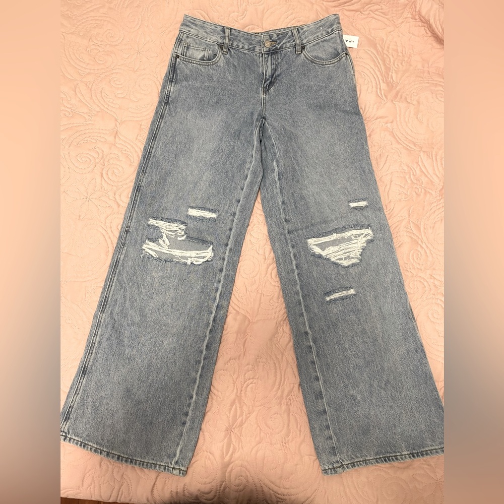 New With Tags
Pacsun Casey low rise baggy jean